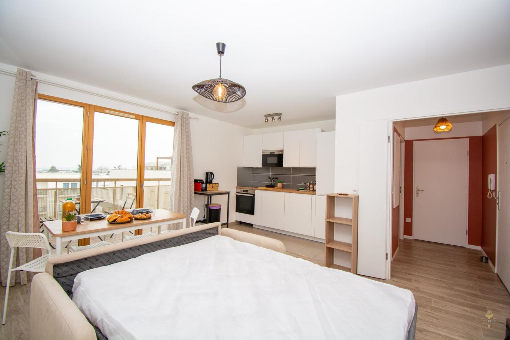 Apartment 2 Pieces Renove Avec Balcon *